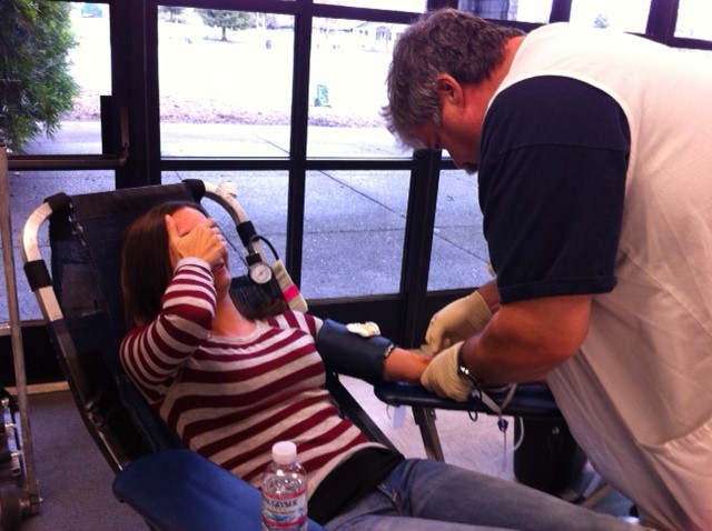 covering eyes when giving blood